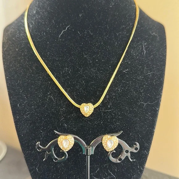 Vintage Swarovski (S.A.L.) Heart Necklace & Earrings - Picture 5 of 15